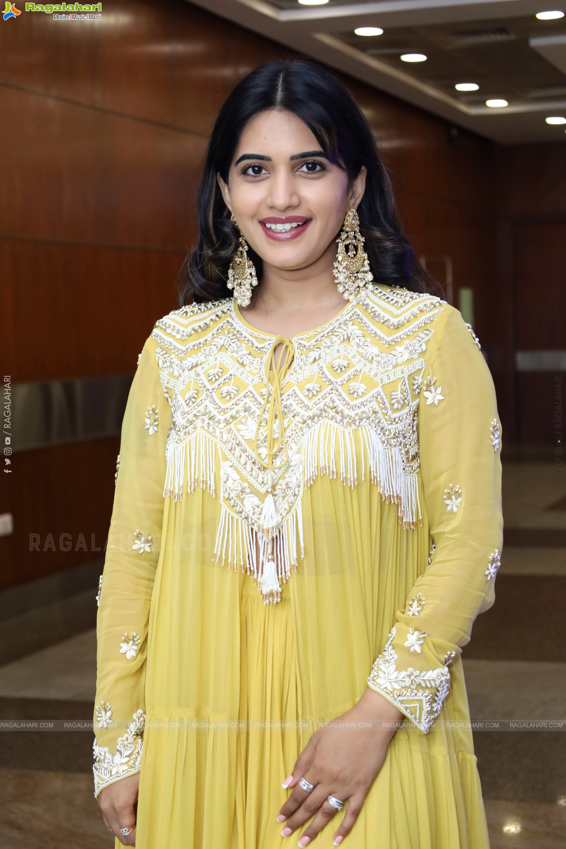 Sravanthi Chokarapu Latest HD Stills, Photo Gallery