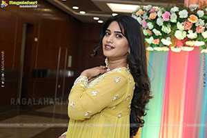 Sravanthi Chokarapu Latest HD Stills, Photo Gallery