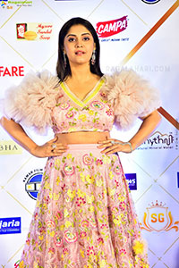 Surbhi Puranik at Film Fare Awards Event, HD Gallery