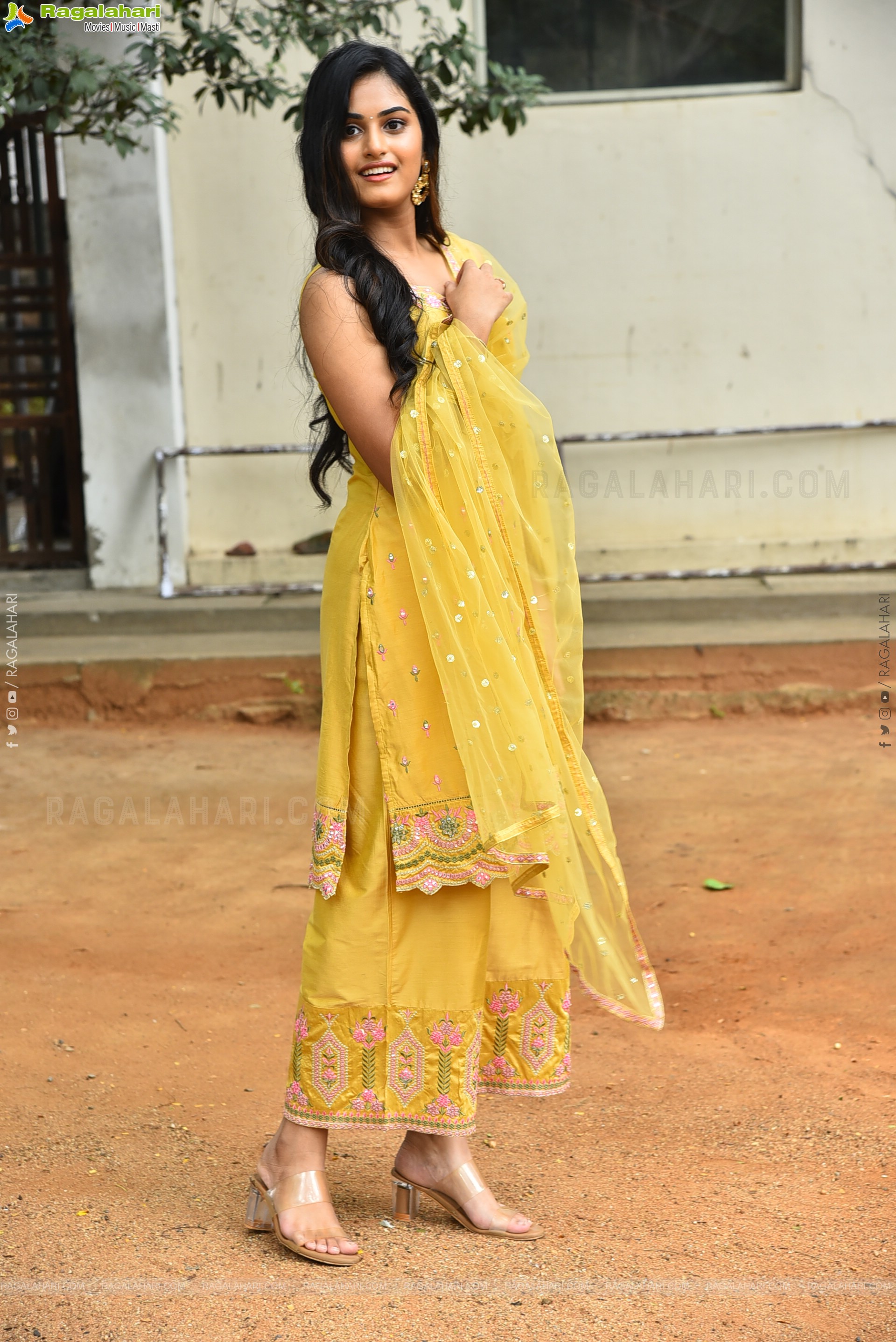 Vaishnavi Krishnamurthy at Manmayi Teaser Launch Event, HD Gallery