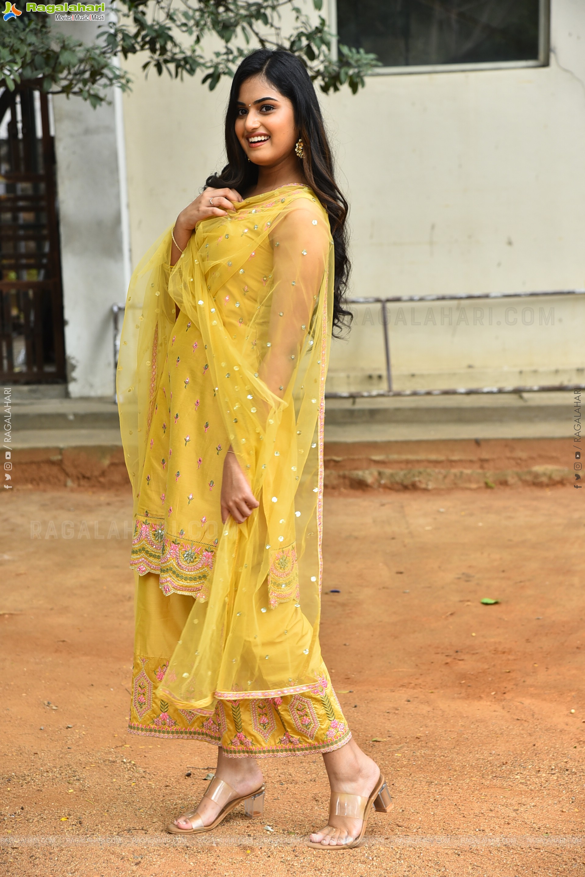 Vaishnavi Krishnamurthy at Manmayi Teaser Launch Event, HD Gallery