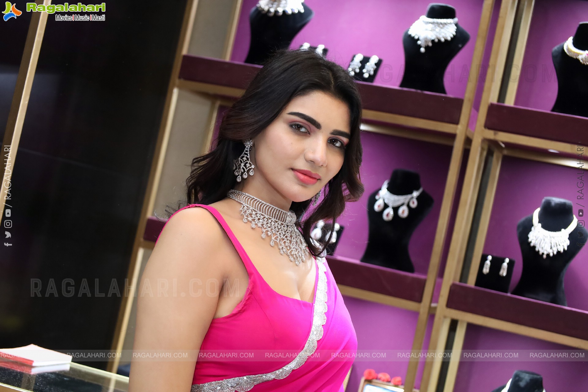 Varsha at Polki Diamond Jewellery Exhibition, HD Gallery