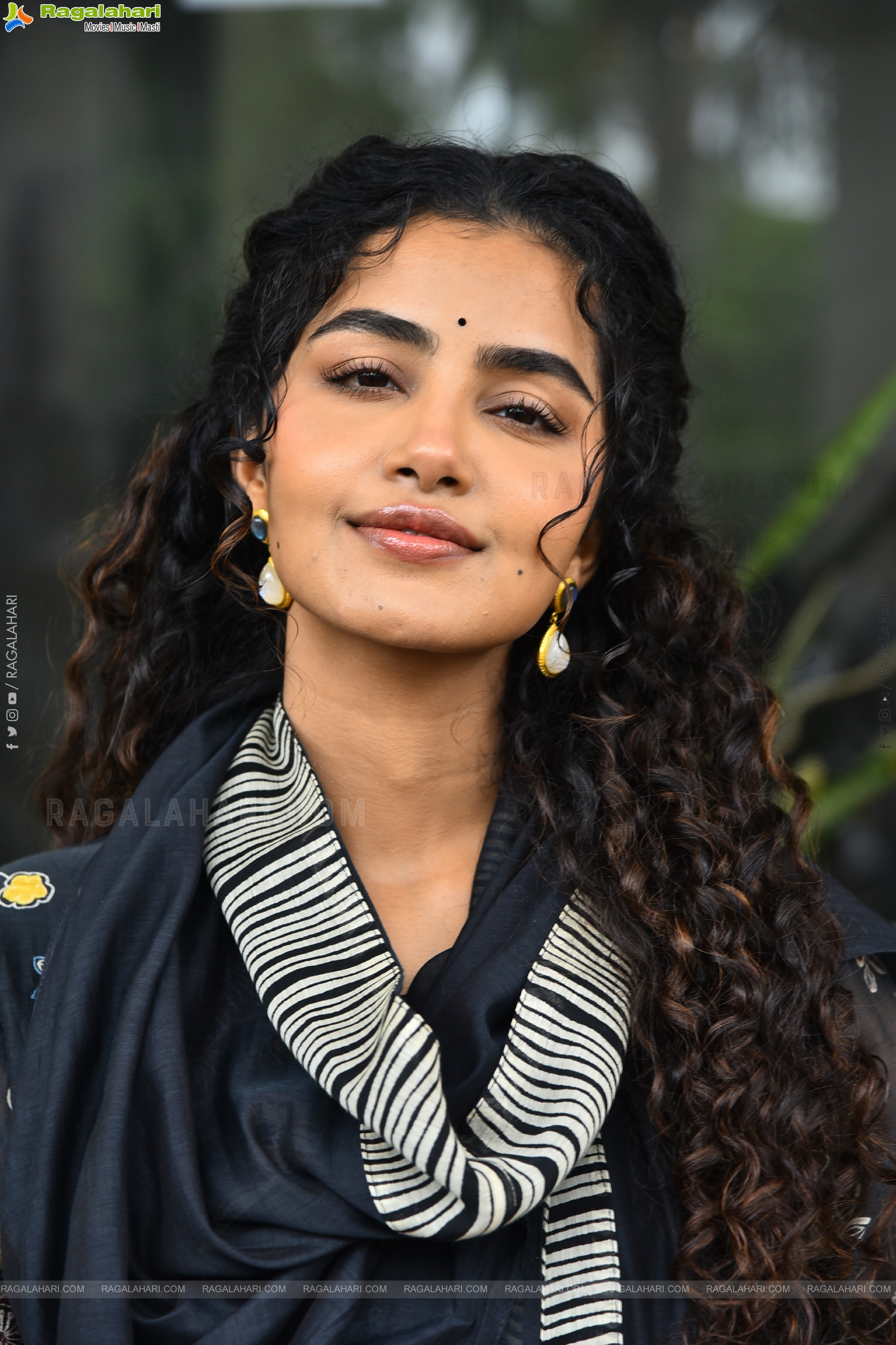 Anupama Parameswaran at Paradha Movie Interview, HD Gallery