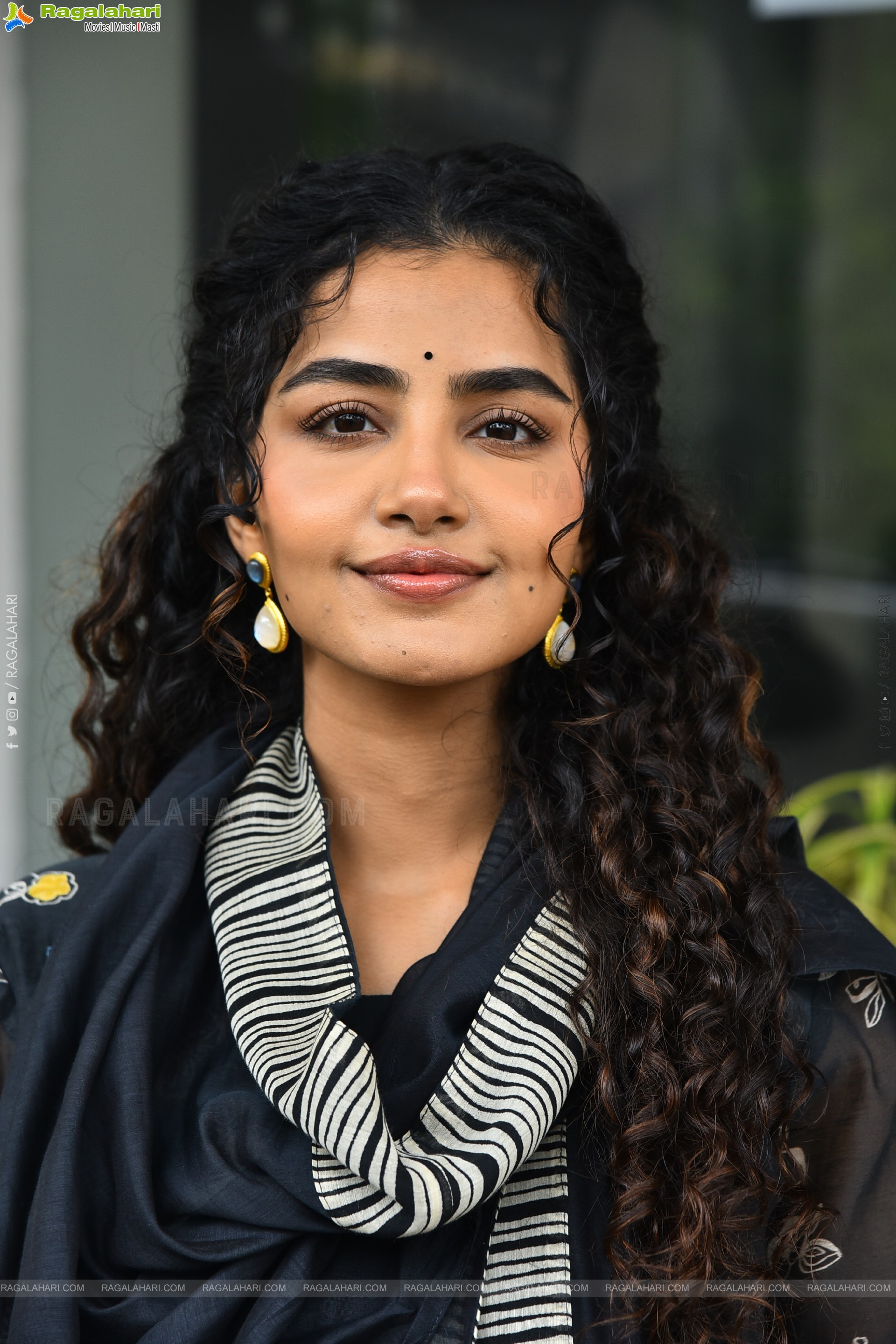 Anupama Parameswaran at Paradha Movie Interview, HD Gallery