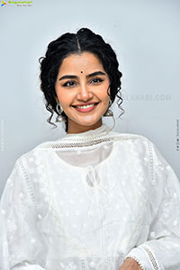 Anupama Parameswaran at Paradha Thank You Meet, HD Gallery 