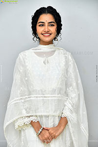 Anupama Parameswaran at Paradha Thank You Meet, HD Gallery 