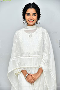 Anupama Parameswaran at Paradha Thank You Meet, HD Gallery 