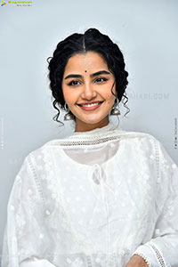 Anupama Parameswaran at Paradha Thank You Meet, HD Gallery 
