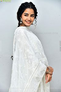 Anupama Parameswaran at Paradha Thank You Meet, HD Gallery 