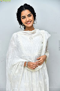 Anupama Parameswaran at Paradha Thank You Meet, HD Gallery 