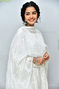 Anupama Parameswaran at Paradha Thank You Meet, HD Gallery 