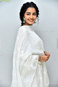 Anupama Parameswaran at Paradha Thank You Meet, HD Gallery 