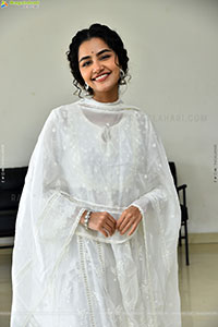 Anupama Parameswaran at Paradha Thank You Meet, HD Gallery 