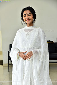 Anupama Parameswaran at Paradha Thank You Meet, HD Gallery 