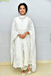 Anupama Parameswaran at Paradha Thank You Meet, HD Gallery 