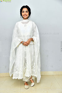 Anupama Parameswaran at Paradha Thank You Meet, HD Gallery 