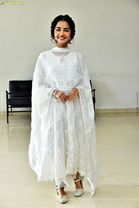 Anupama Parameswaran at Paradha Thank You Meet, HD Gallery 