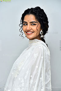 Anupama Parameswaran at Paradha Thank You Meet, HD Gallery 