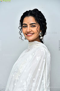 Anupama Parameswaran at Paradha Thank You Meet, HD Gallery 
