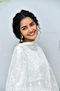 Anupama Parameswaran at Paradha Thank You Meet, HD Gallery 