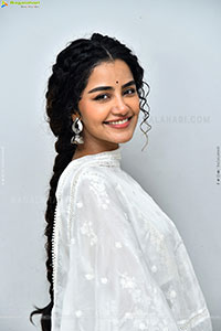 Anupama Parameswaran at Paradha Thank You Meet, HD Gallery 