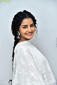 Anupama Parameswaran at Paradha Thank You Meet, HD Gallery 