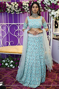 Athira Pillai Poses with Designer Jewellery, HD Gallery