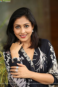 Madhu Shalini at Kanya Kumari Movie Press Meet, HD Gallery