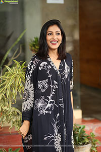 Madhu Shalini at Kanya Kumari Movie Press Meet, HD Gallery