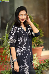 Madhu Shalini at Kanya Kumari Movie Press Meet, HD Gallery