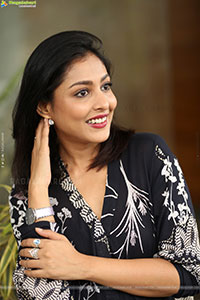 Madhu Shalini at Kanya Kumari Movie Press Meet, HD Gallery