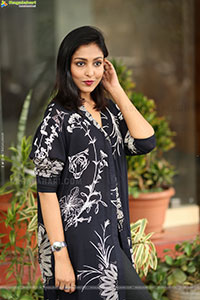 Madhu Shalini at Kanya Kumari Movie Press Meet, HD Gallery