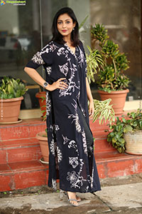 Madhu Shalini at Kanya Kumari Movie Press Meet, HD Gallery