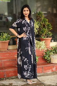 Madhu Shalini at Kanya Kumari Movie Press Meet, HD Gallery