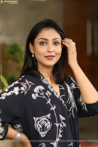 Madhu Shalini at Kanya Kumari Movie Press Meet, HD Gallery