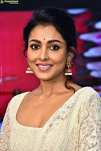 Madhu Shalini at Kanya Kumari Trailer Launch, HD Gallery