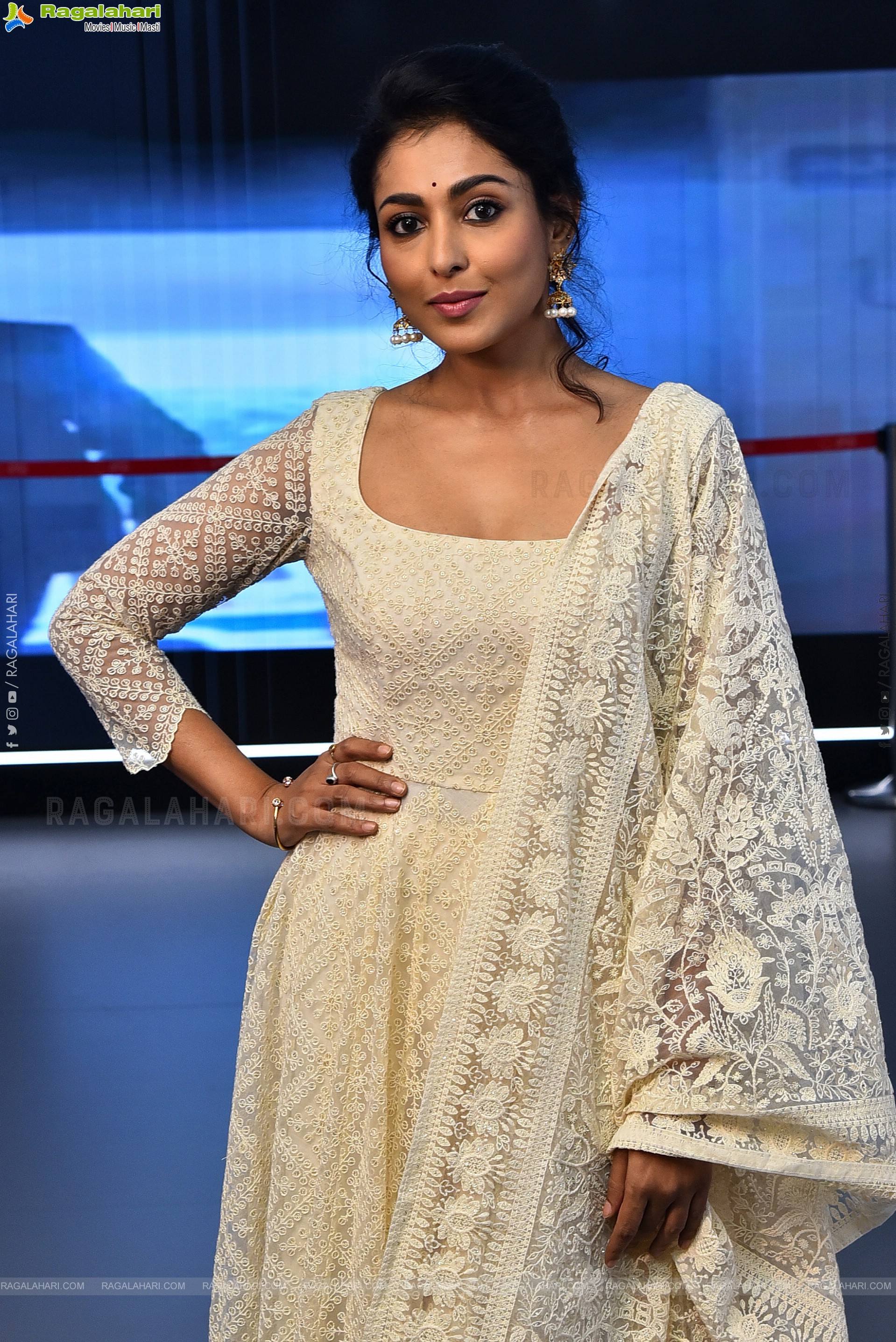 Madhu Shalini at Kanya Kumari Trailer Launch, HD Gallery