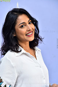 Madhu Shalini Latest Stills, HD Gallery 