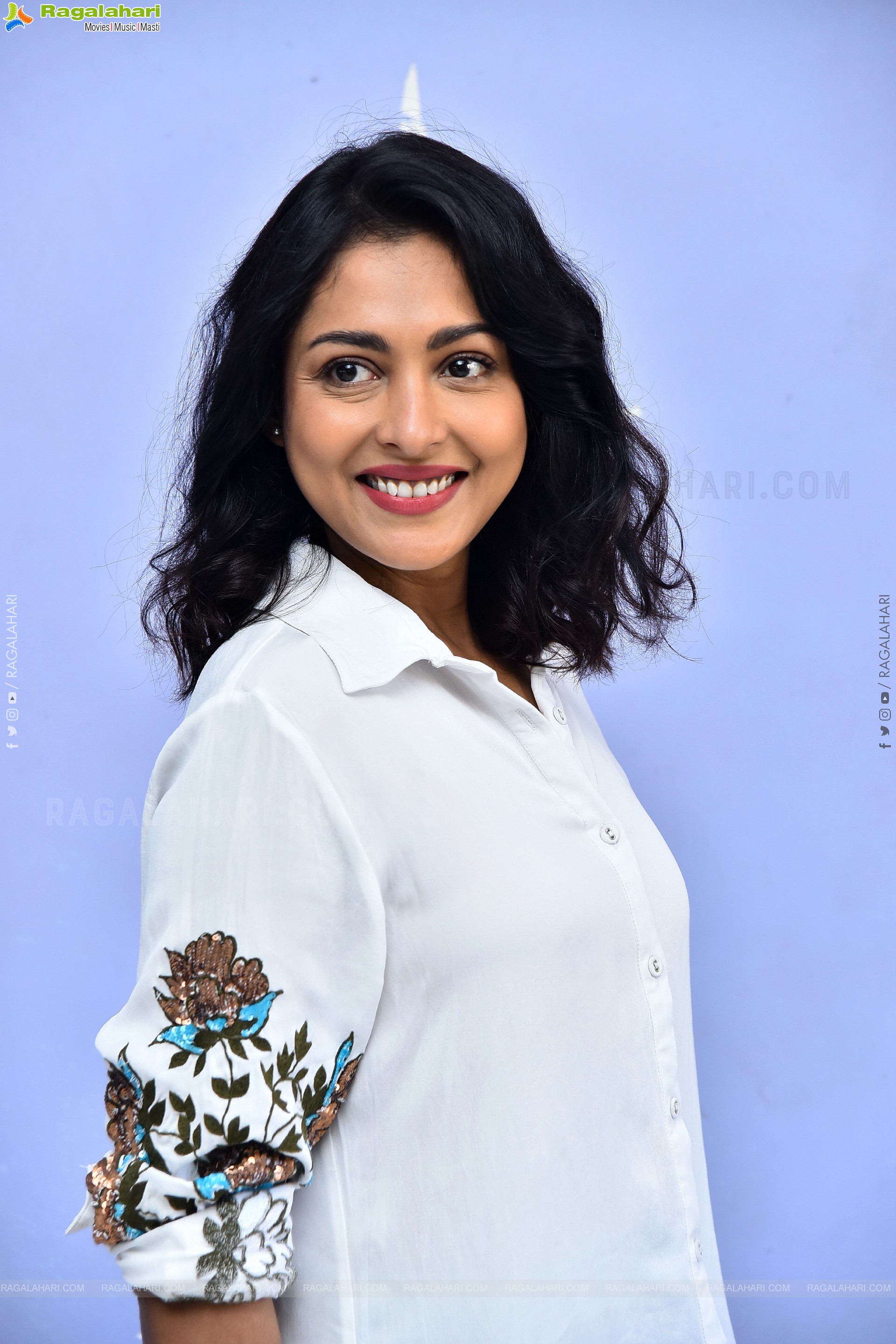 Madhu Shalini Latest Stills, HD Gallery