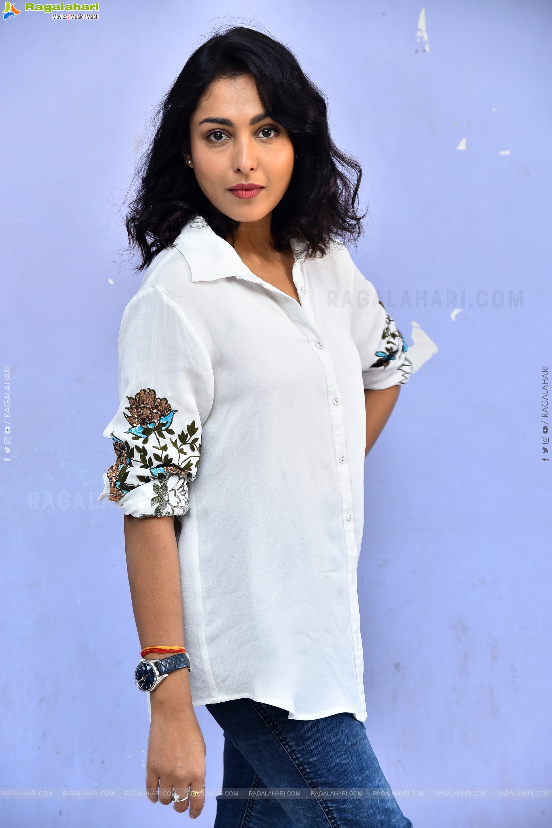 Madhu Shalini Latest Stills, HD Gallery