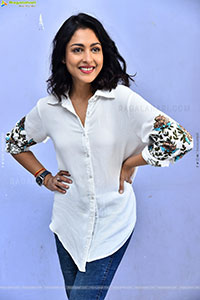 Madhu Shalini Latest Stills, HD Gallery 