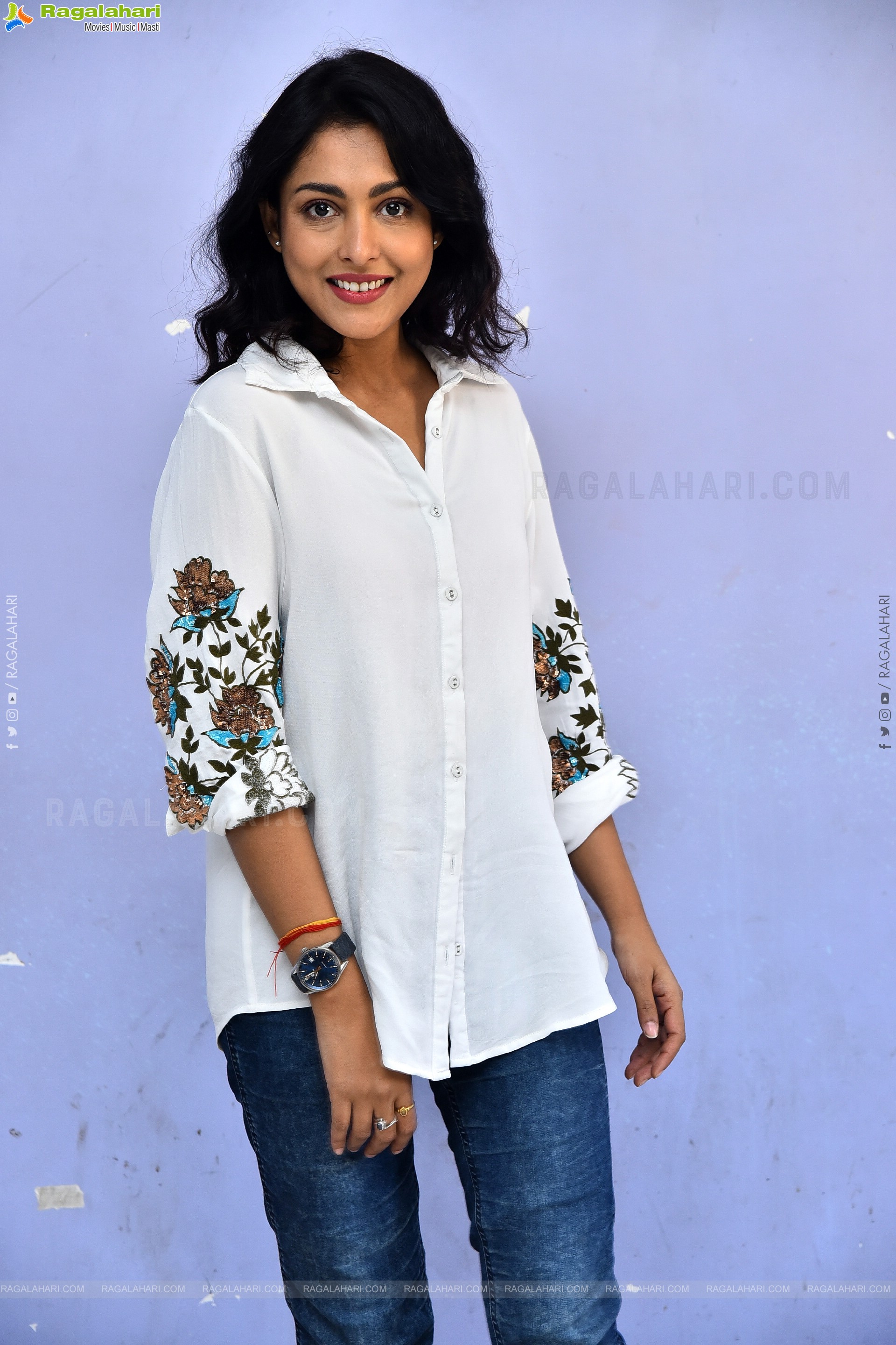 Madhu Shalini Latest Stills, HD Gallery