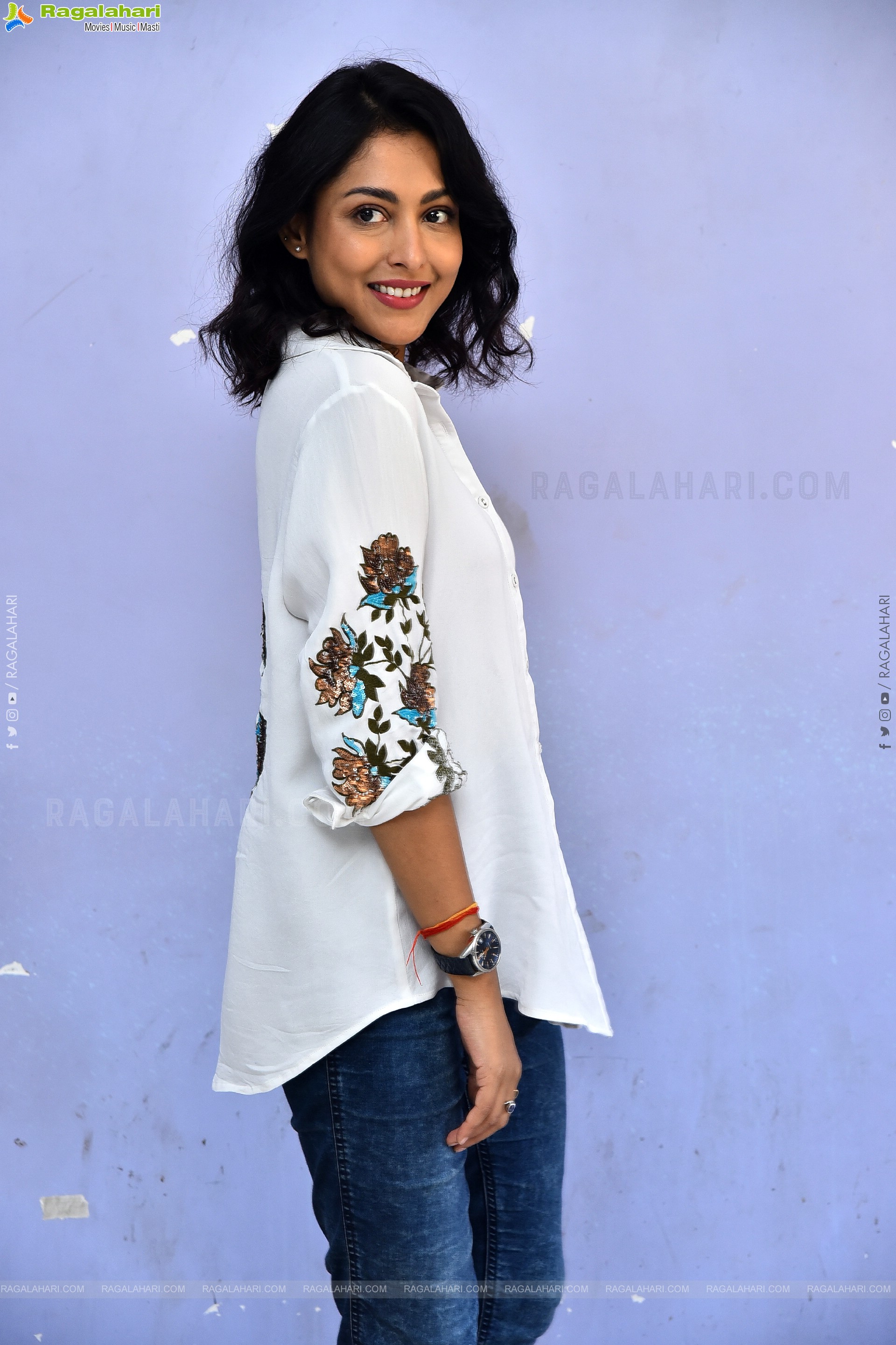 Madhu Shalini Latest Stills, HD Gallery
