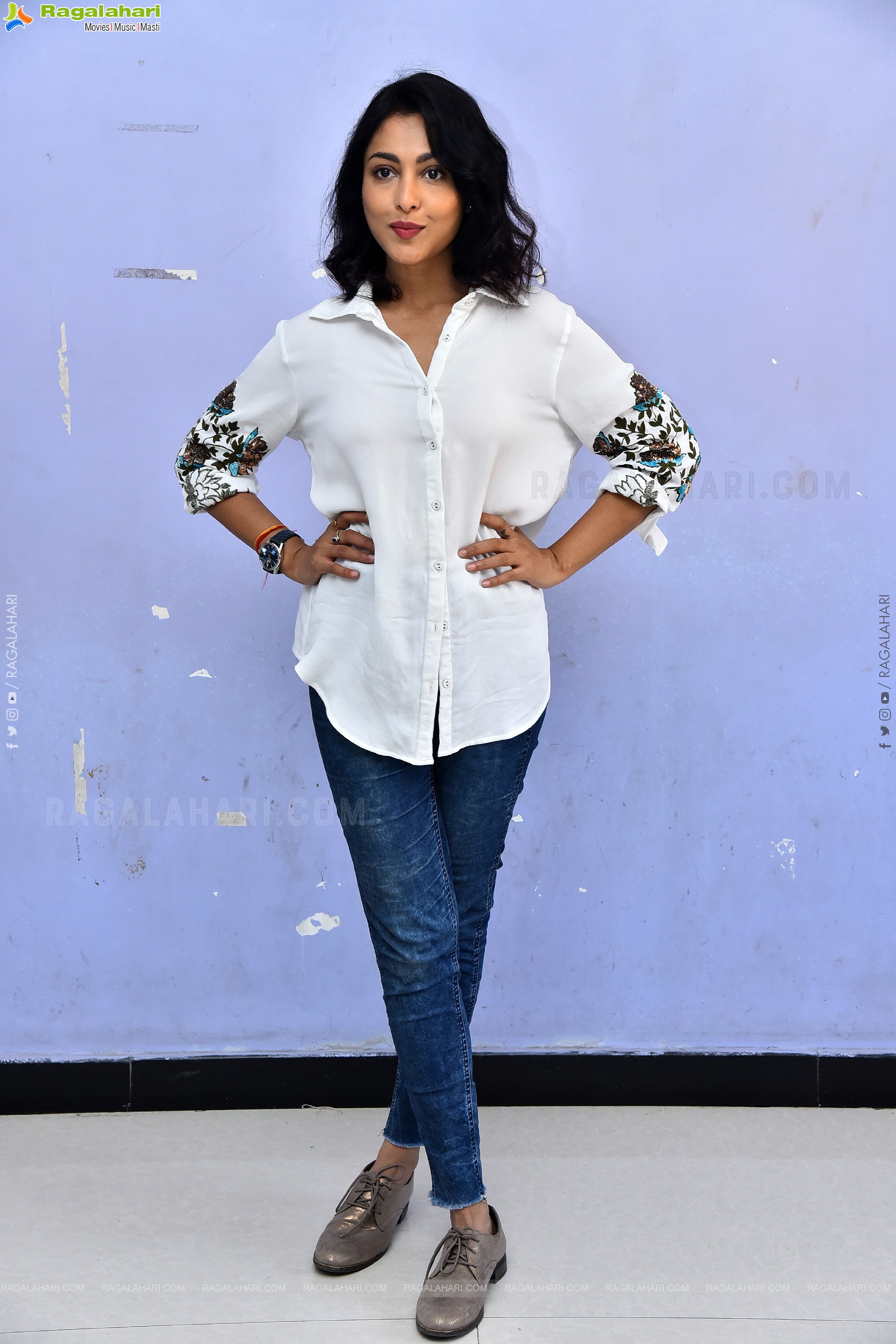Madhu Shalini Latest Stills, HD Gallery