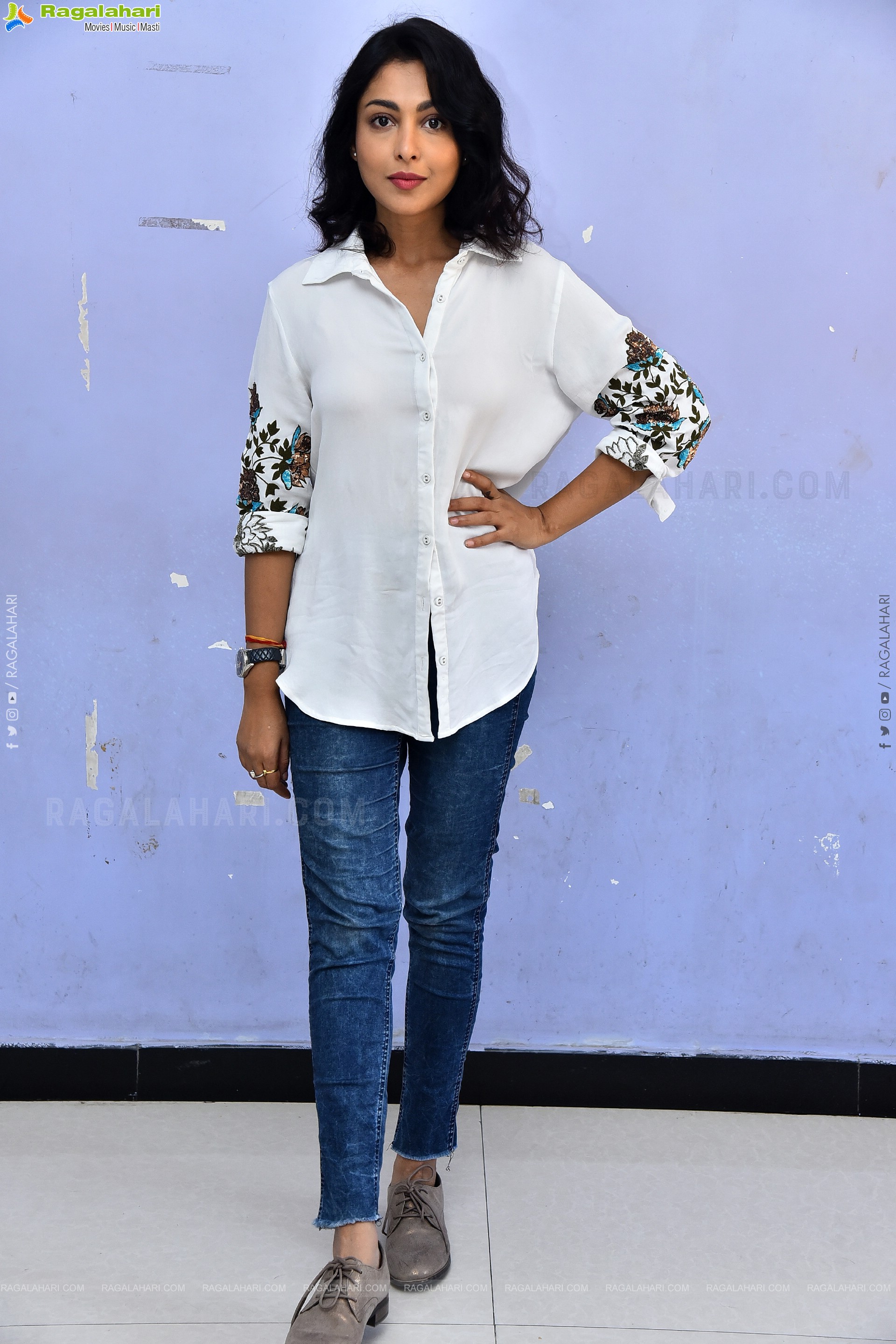 Madhu Shalini Latest Stills, HD Gallery