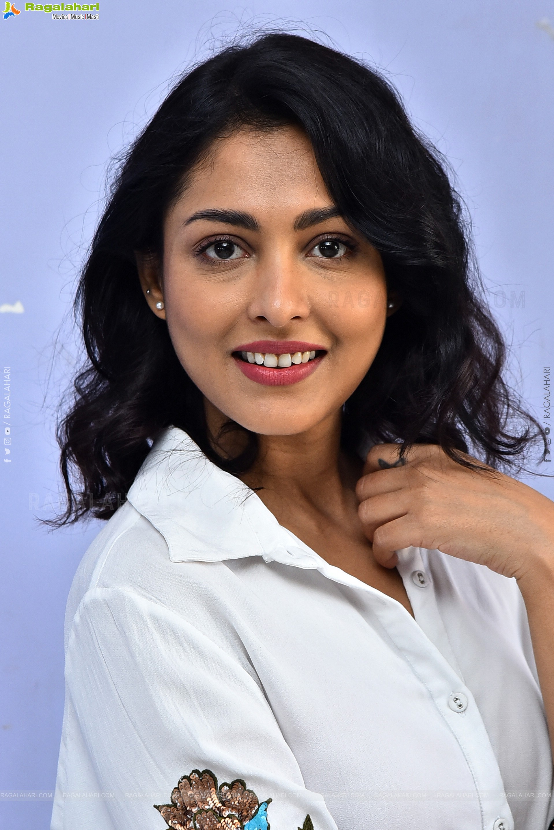 Madhu Shalini Latest Stills, HD Gallery