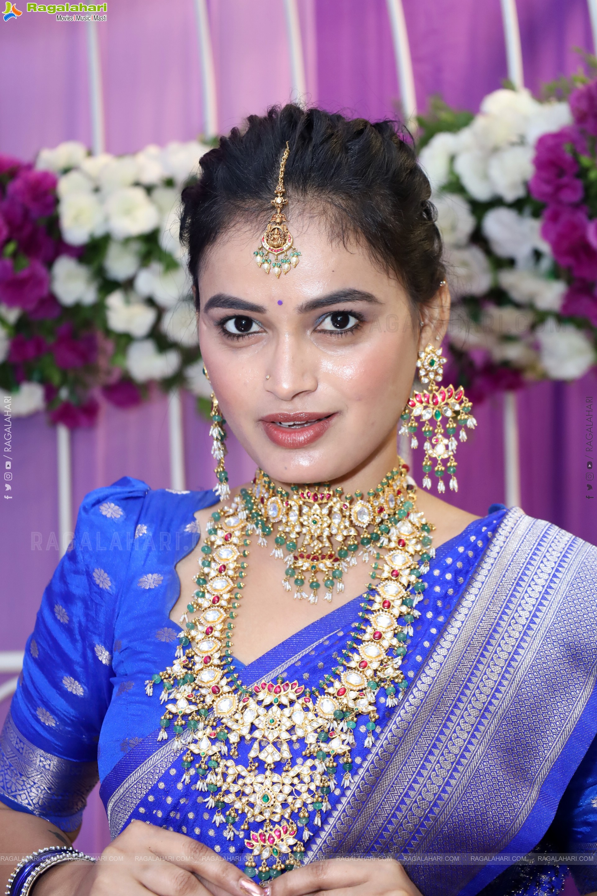 Manu Malleshwari Poses with Designer Jewellery, HD Gallery