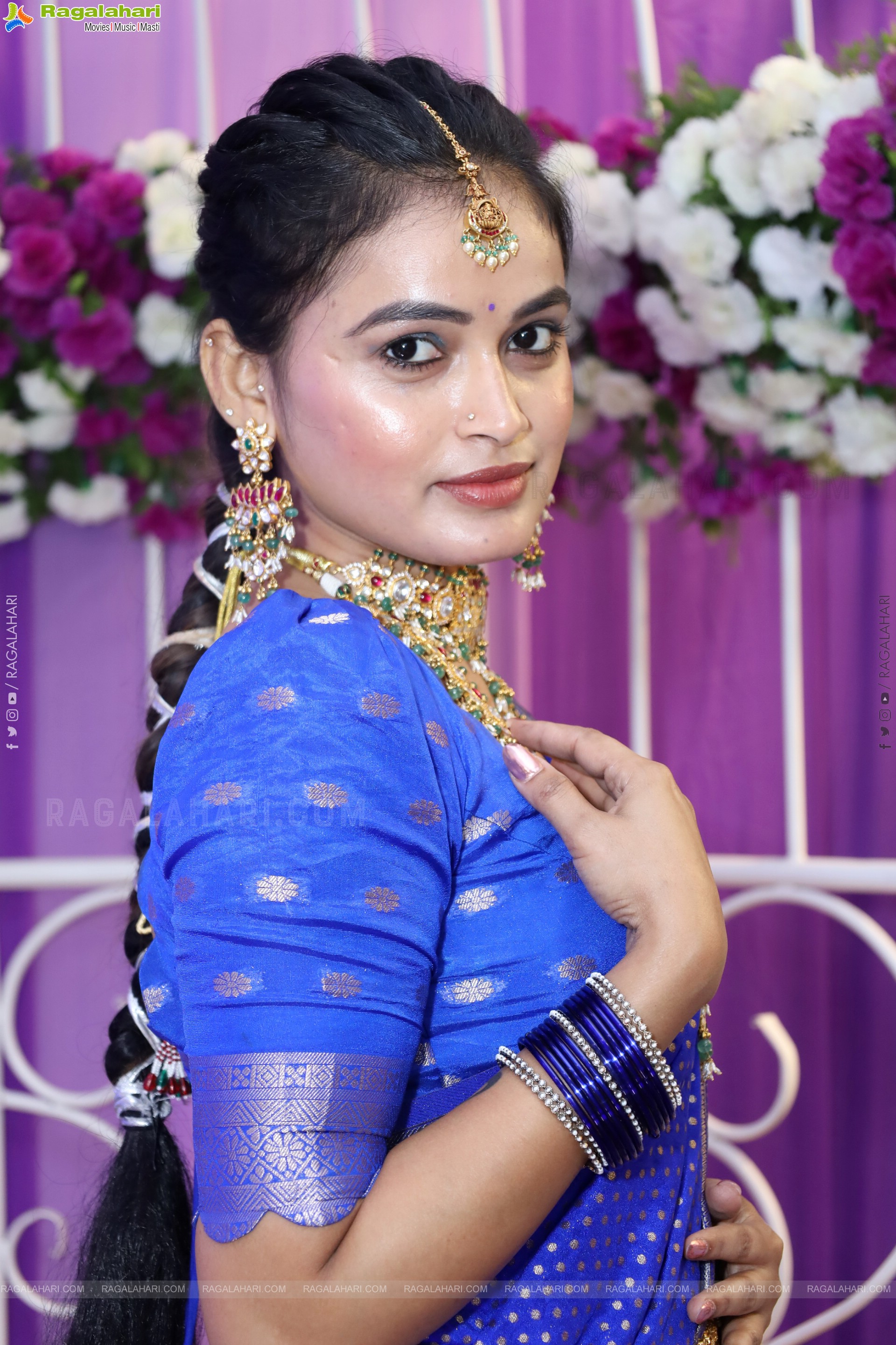 Manu Malleshwari Poses with Designer Jewellery, HD Gallery