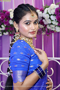 Manu Malleshwari Poses with Designer Jewellery, HD Gallery
