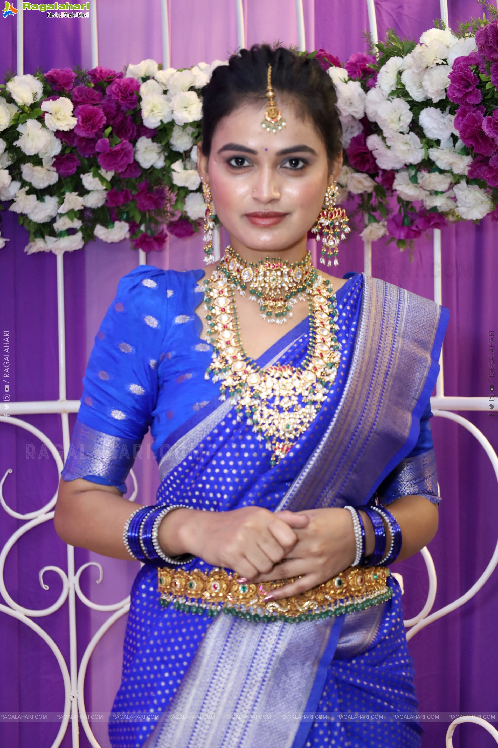 Manu Malleshwari Poses with Designer Jewellery, HD Gallery